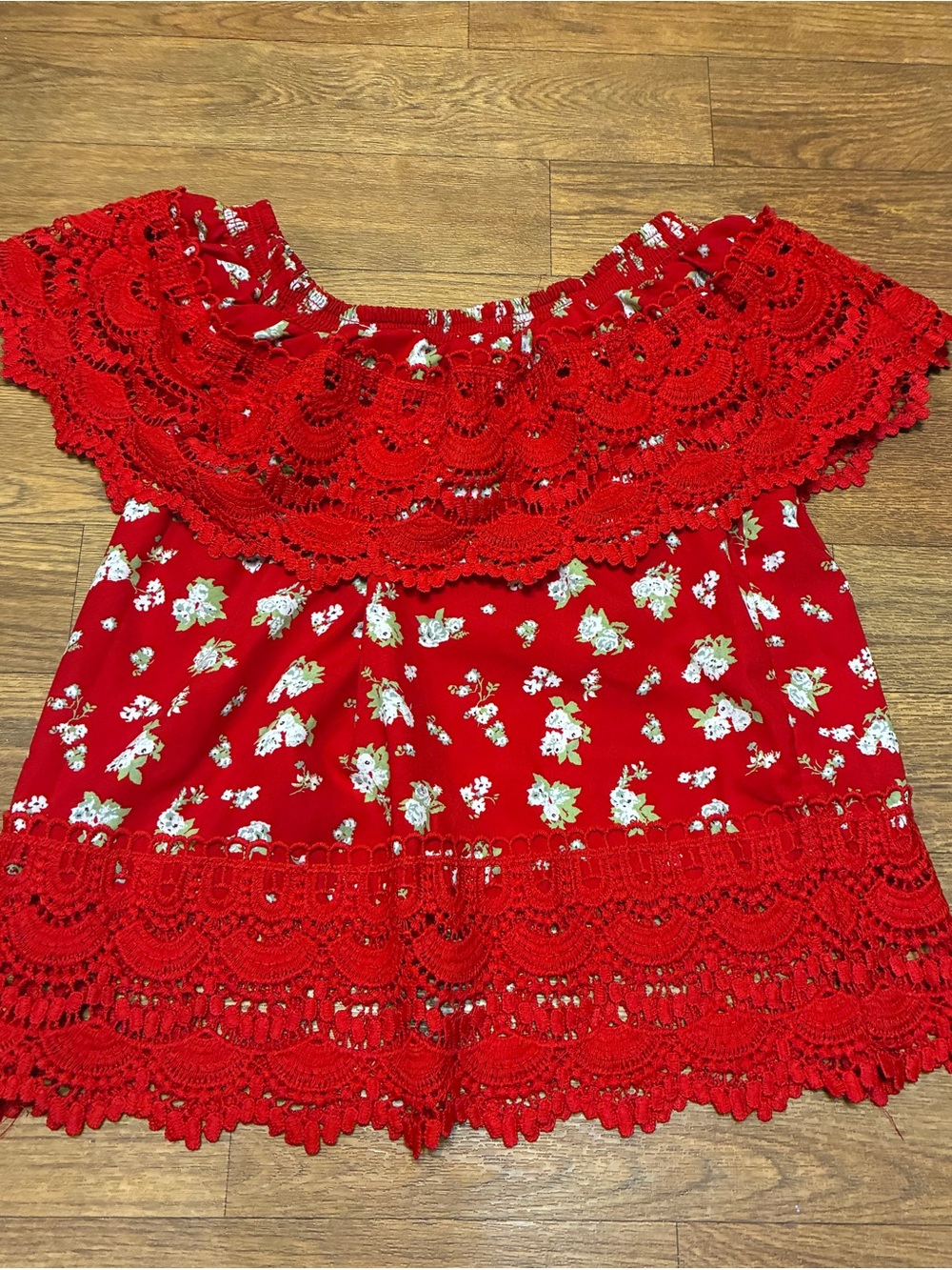 No Boundaries Red Floral Off-Shoulder Crochet Trim Crop Top Size Medium